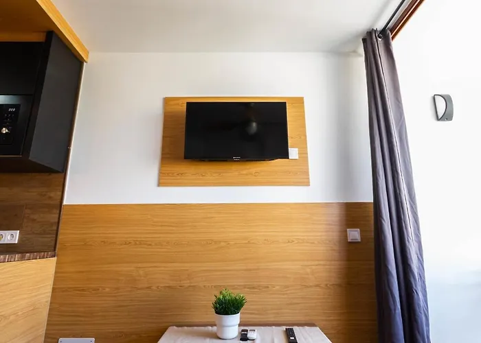 Lighthouse Friendly * بلايا ديل إنغلز